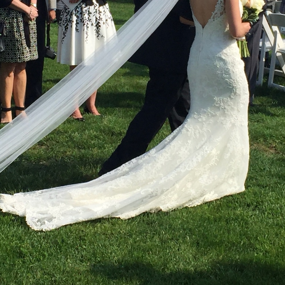 Elegant White Lace Wedding Dress